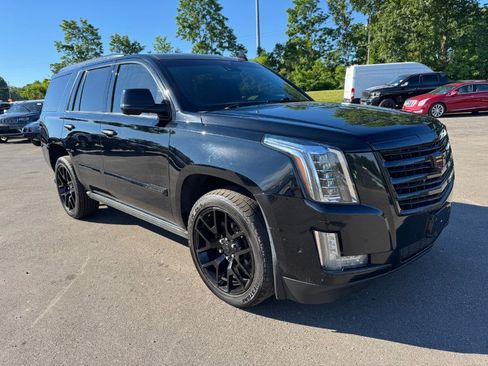 Used 2017 Cadillac Escalade Platinum AWD/4WD image 7