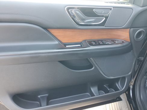Used 2019 Lincoln Navigator Select w/ Technology Package image 19