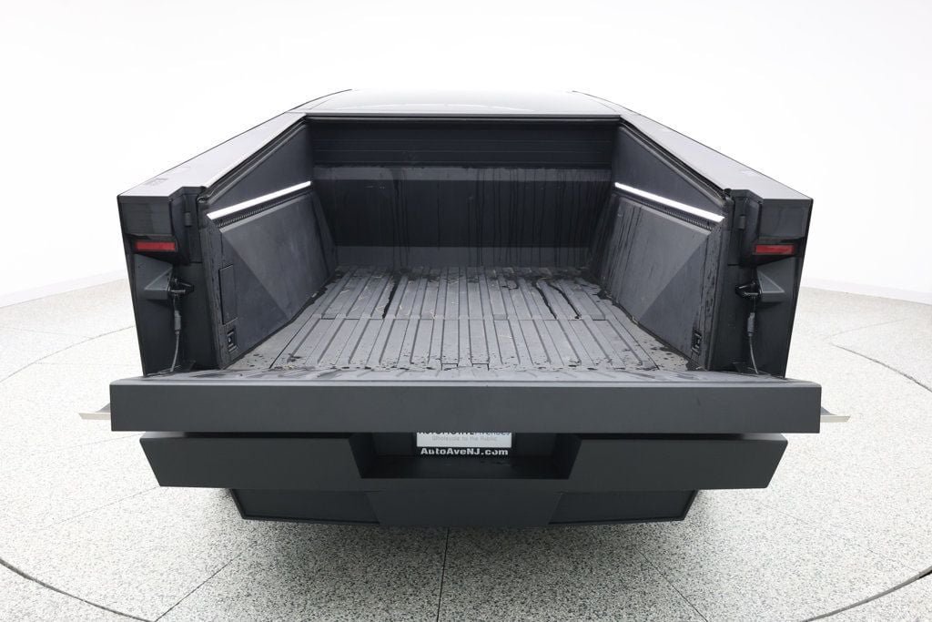 Used 2025 Tesla Cybertruck AWD Crew Cab image 26