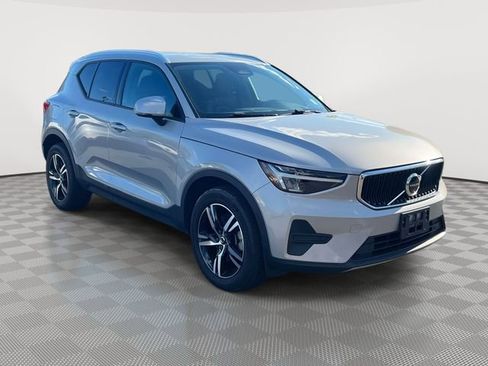 Used 2023 Volvo XC40 B5 Core AWD/4WD image 4