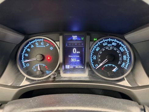 Used 2018 Toyota Tacoma TRD Sport AWD/4WD image 13