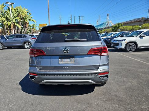 Used 2023 Volkswagen Taos SE w/ Panoramic Sunroof Package FWD image 11