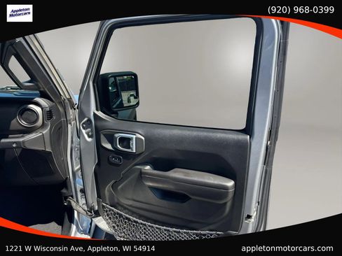 Used 2018 Jeep Wrangler Unlimited Sport S AWD/4WD image 33