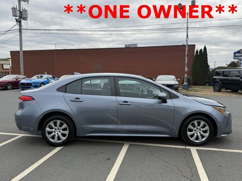 Used 2023 Toyota Corolla LE image 2