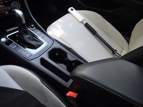 Used 2020 Volkswagen Jetta R-Line FWD image 13
