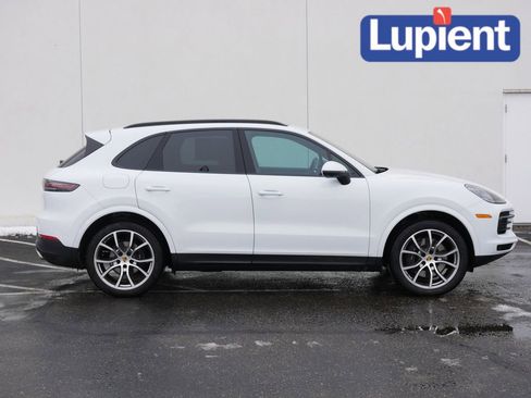 Used 2021 Porsche Cayenne Base image 2