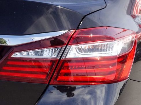 Used 2017 Honda Accord EX-L image 7