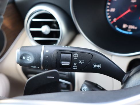 Used 2022 Mercedes-Benz GLC 300 4MATIC image 23