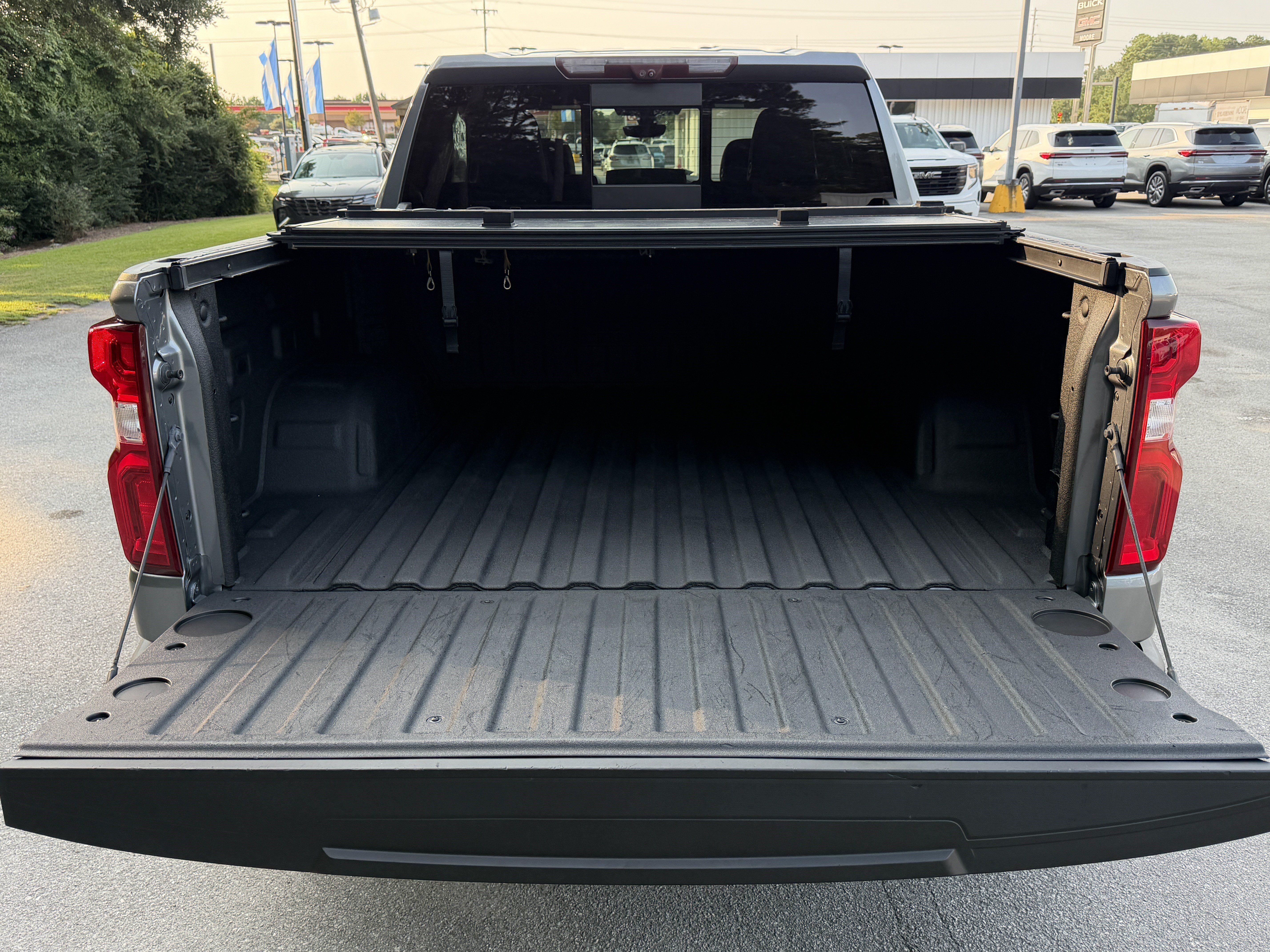 Used 2021 Chevrolet Silverado 1500 High Country w/ Technology Package AWD/4WD image 4