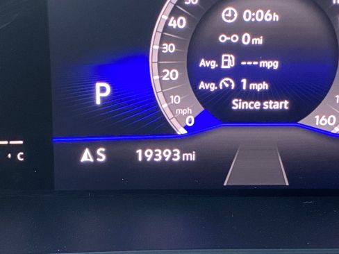 Used 2023 Volkswagen Tiguan SE w/ Panoramic Sunroof Package image 37