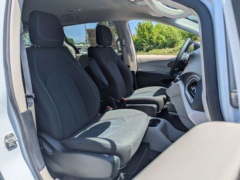 Used 2023 Chrysler Voyager LX FWD image 36