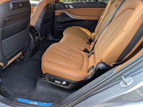 Used 2023 BMW X7 xDrive40i w/ M Sport Package image 32