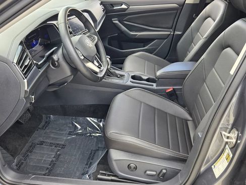 Certified 2023 Volkswagen Jetta SE FWD image 10