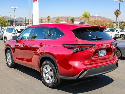 Certified 2025 Toyota Highlander LE FWD image 24