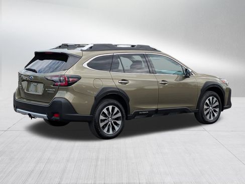 Used 2023 Subaru Outback Touring AWD/4WD image 7