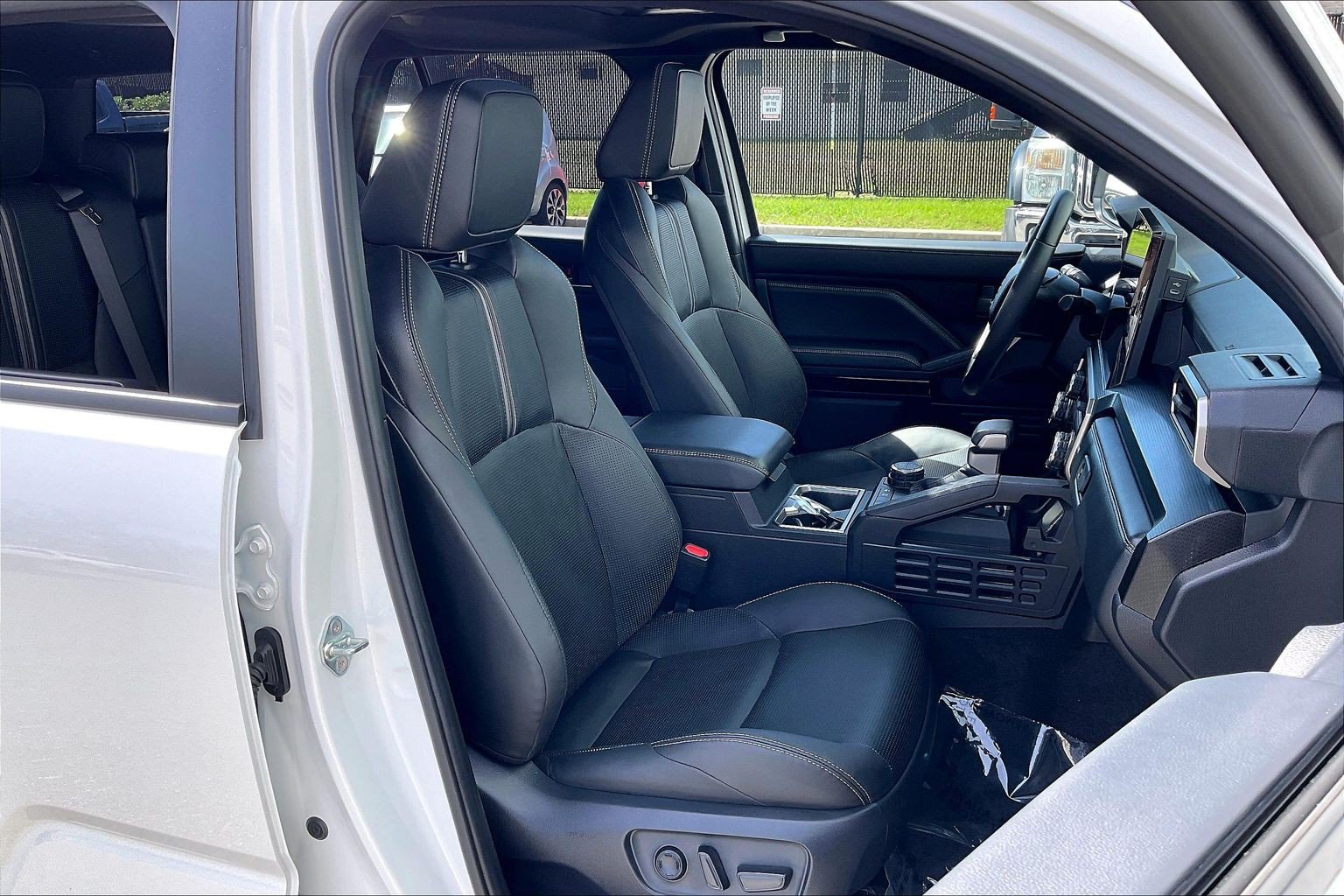 Used 2025 Toyota 4Runner Limited w/ Tow Technology Package AWD/4WD image 9
