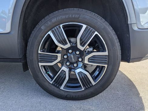 Used 2021 GMC Acadia SLT w/ Elevation Edition image 16