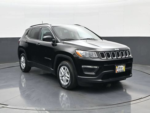 Used 2021 Jeep Compass Sport w/ Cold Weather Group FWD image 4