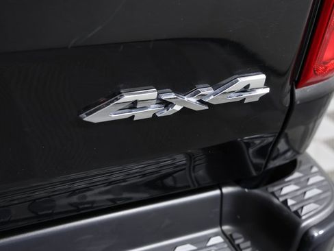 Used 2022 RAM 1500 Limited w/ Bed Utility Group image 10