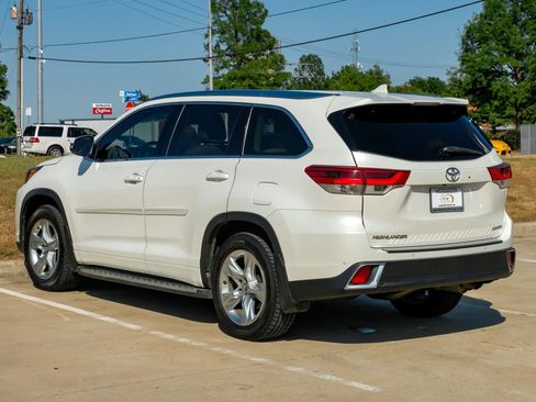 Used 2019 Toyota Highlander Limited FWD image 14