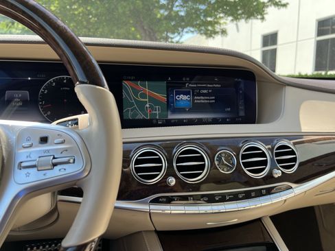 Used 2019 Mercedes-Benz S 560 Sedan image 32