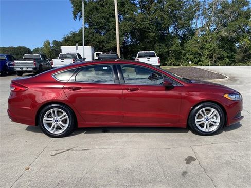 Used 2018 Ford Fusion SE w/ Fusion SE Technology Package image 7