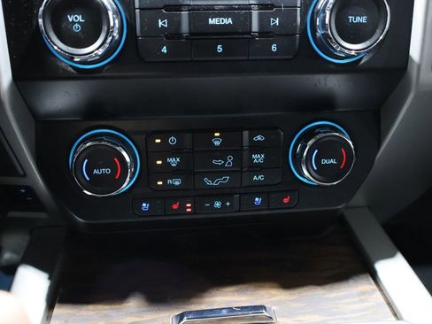 Used 2019 Ford F150 Lariat w/ Equipment Group 501A Mid image 28