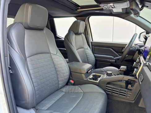 Used 2024 Toyota Tacoma TRD Sport w/ TRD Sport Premium Package image 39