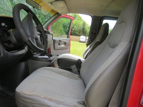 Used 2003 Chevrolet Express 2500 Passenger w/ LS Preferred Equipment Group image 9