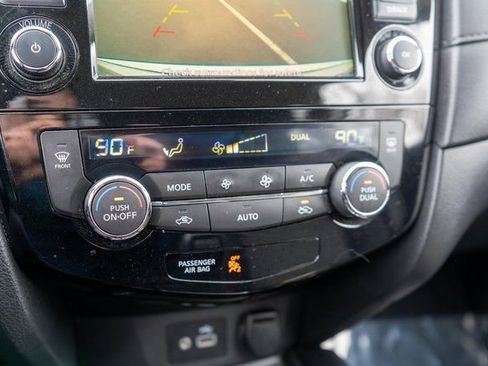 Used 2020 Nissan Rogue SV image 28