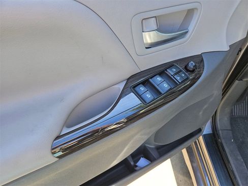Used 2020 Toyota Sienna XLE image 13