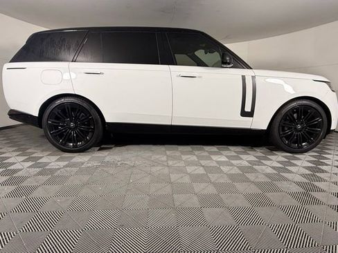 New 2025 Land Rover Range Rover Long Wheelbase SE image 9
