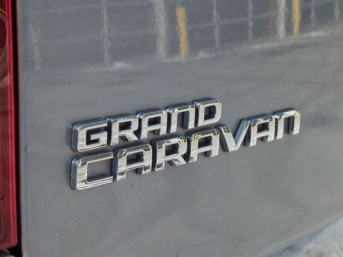 Used 2014 Dodge Grand Caravan SXT image 12