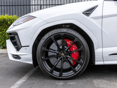 Used 2024 Lamborghini Urus S image 11