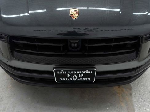Used 2023 Porsche Macan Turbo image 41