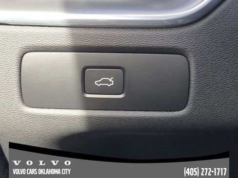 Certified 2025 Volvo XC60 B5 Core image 20