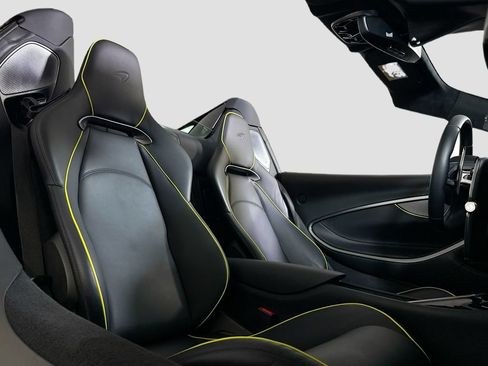 Used 2025 McLaren Artura Spider RWD image 16