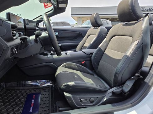 Used 2024 Ford Mustang Convertible RWD image 9