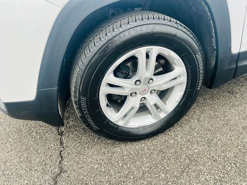 Used 2023 GMC Terrain SLE w/ Driver Convenience Package image 14