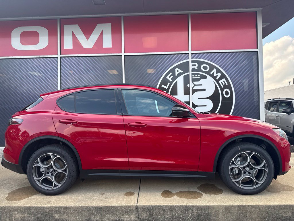 New 2026 Alfa Romeo Stelvio Sprint w/ Convenience Package AWD/4WD image 2