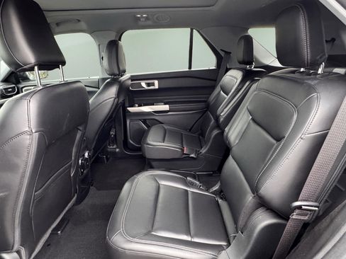 Used 2021 Ford Explorer XLT w/ Equipment Group 202A image 19