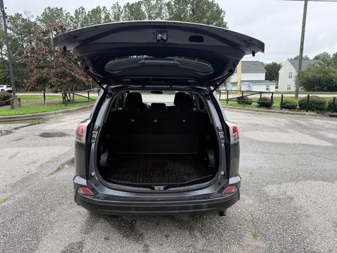 Used 2018 Toyota RAV4 LE w/ All Weather Liner Package FWD image 21