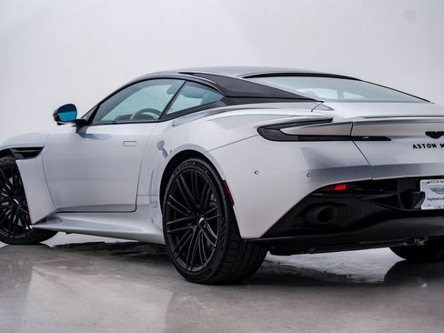 Used 2024 Aston Martin DB12 Coupe image 9