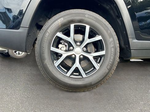 Certified 2025 Jeep Grand Cherokee Limited w/ Trailer Tow Package RWD image 29