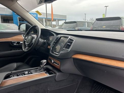 Used 2021 Volvo XC90 T6 Momentum w/ Protection Package Premier image 36