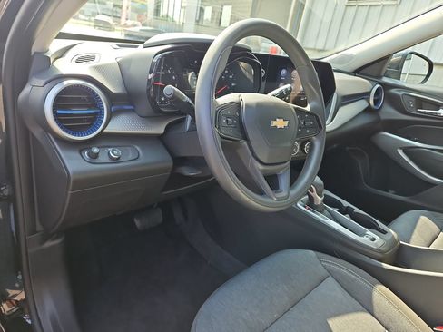 Used 2024 Chevrolet Trax LS w/ LS Convenience Package FWD image 17