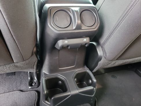 Used 2022 Jeep Wrangler Unlimited Sport AWD/4WD image 13