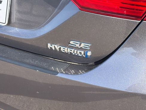 Used 2020 Toyota Camry SE w/ Sunroof Package image 37