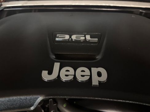 Used 2018 Jeep Wrangler Unlimited Sahara AWD/4WD image 48