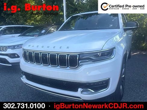 Used 2024 Jeep Wagoneer Series III w/ Premium Group I AWD/4WD image 3